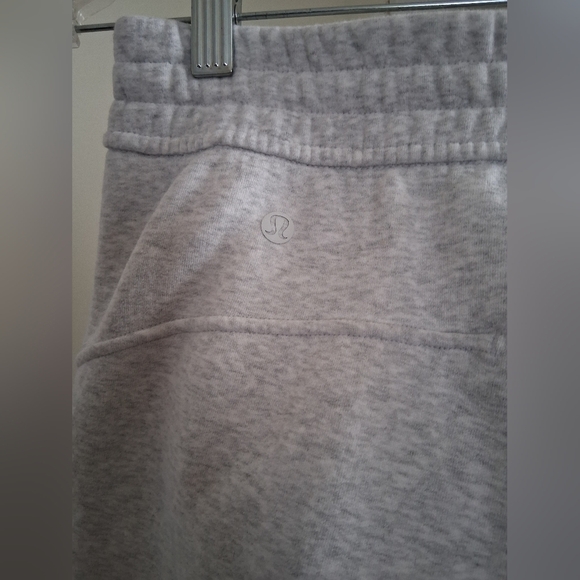 Lululemon Loungeful High Rise Cropped Jogger in Light Grey Size 8 - Picture 11 of 12